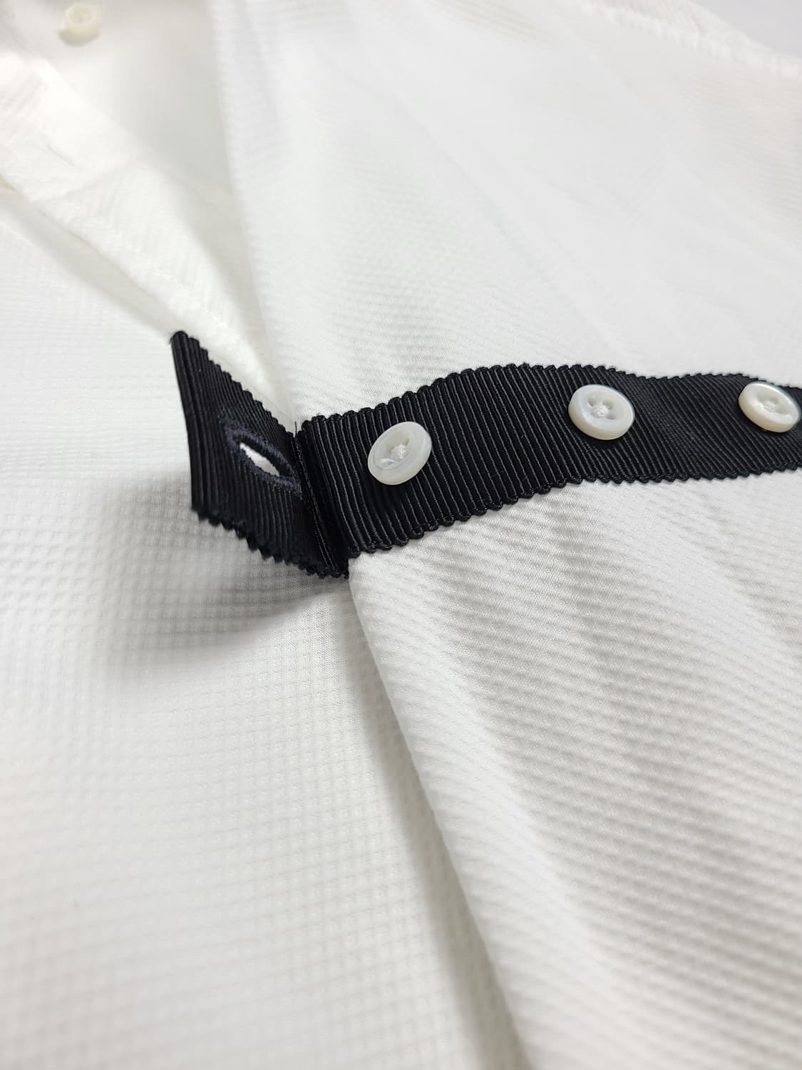 톰브라운 블랙 암밴드 셔츠 상품이미지4