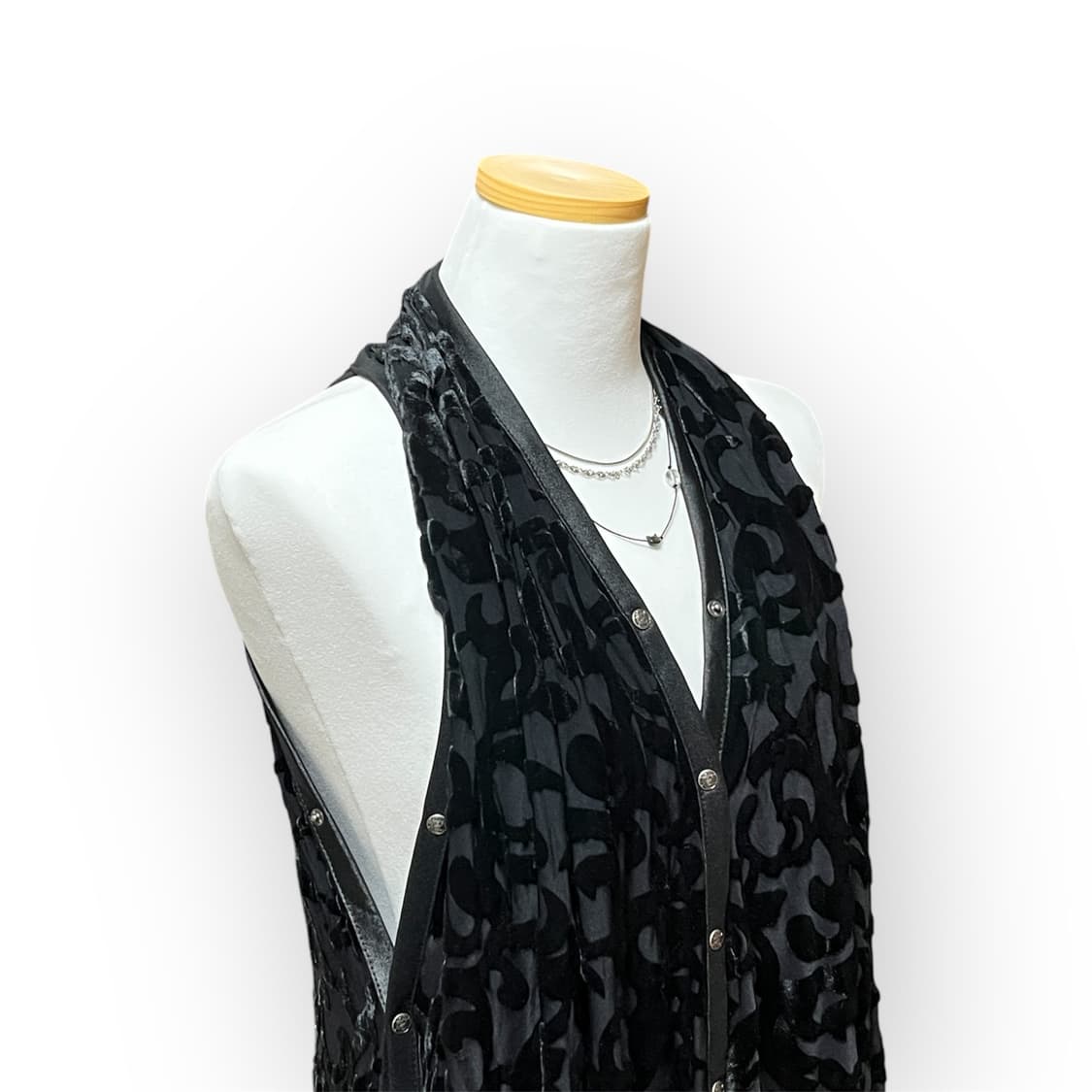 오즈크로스 고스 블랙 벨벳 케이프 드레스 상품이미지4