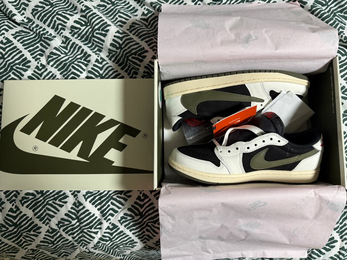 나이키 스캇 리버스 미디움 올리브 270 상품이미지1