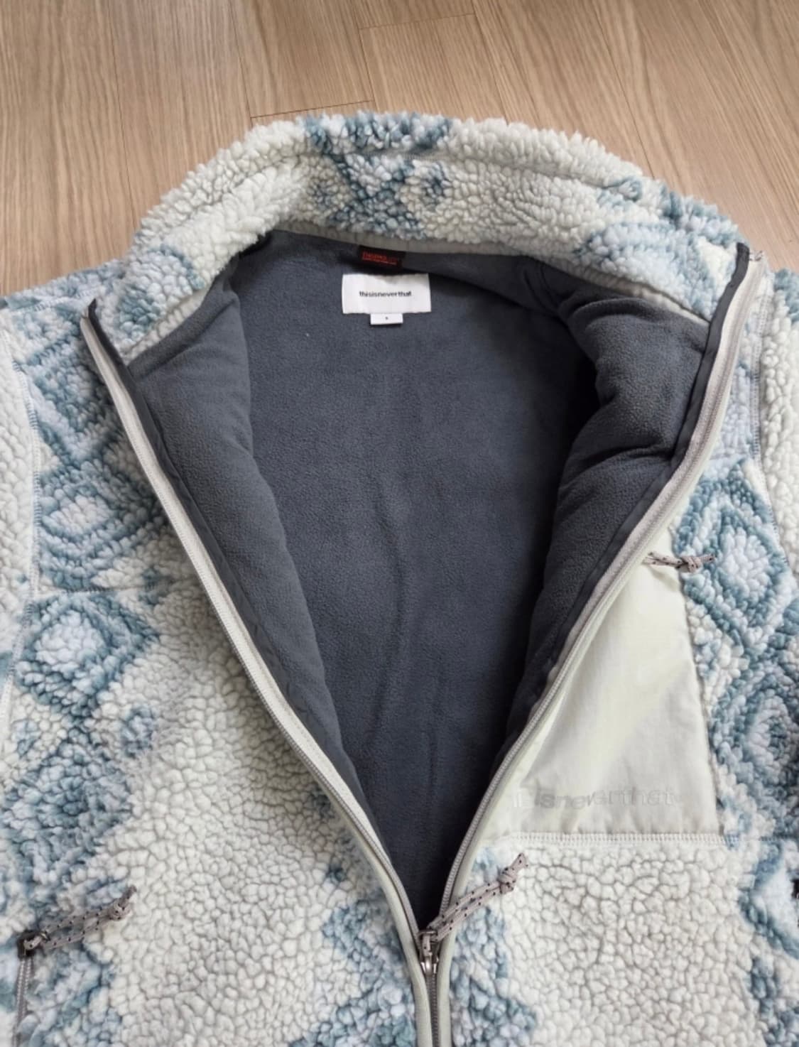 디스이즈네버뎃 후리스 상품이미지3