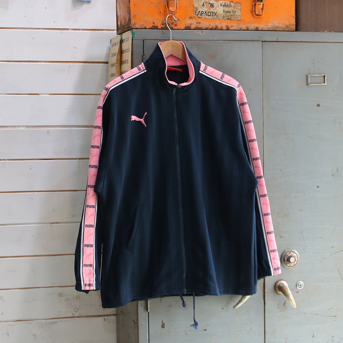 (착용컷) PUMA 올드스쿨 트랙 자켓 (남성용 103) 상품이미지1