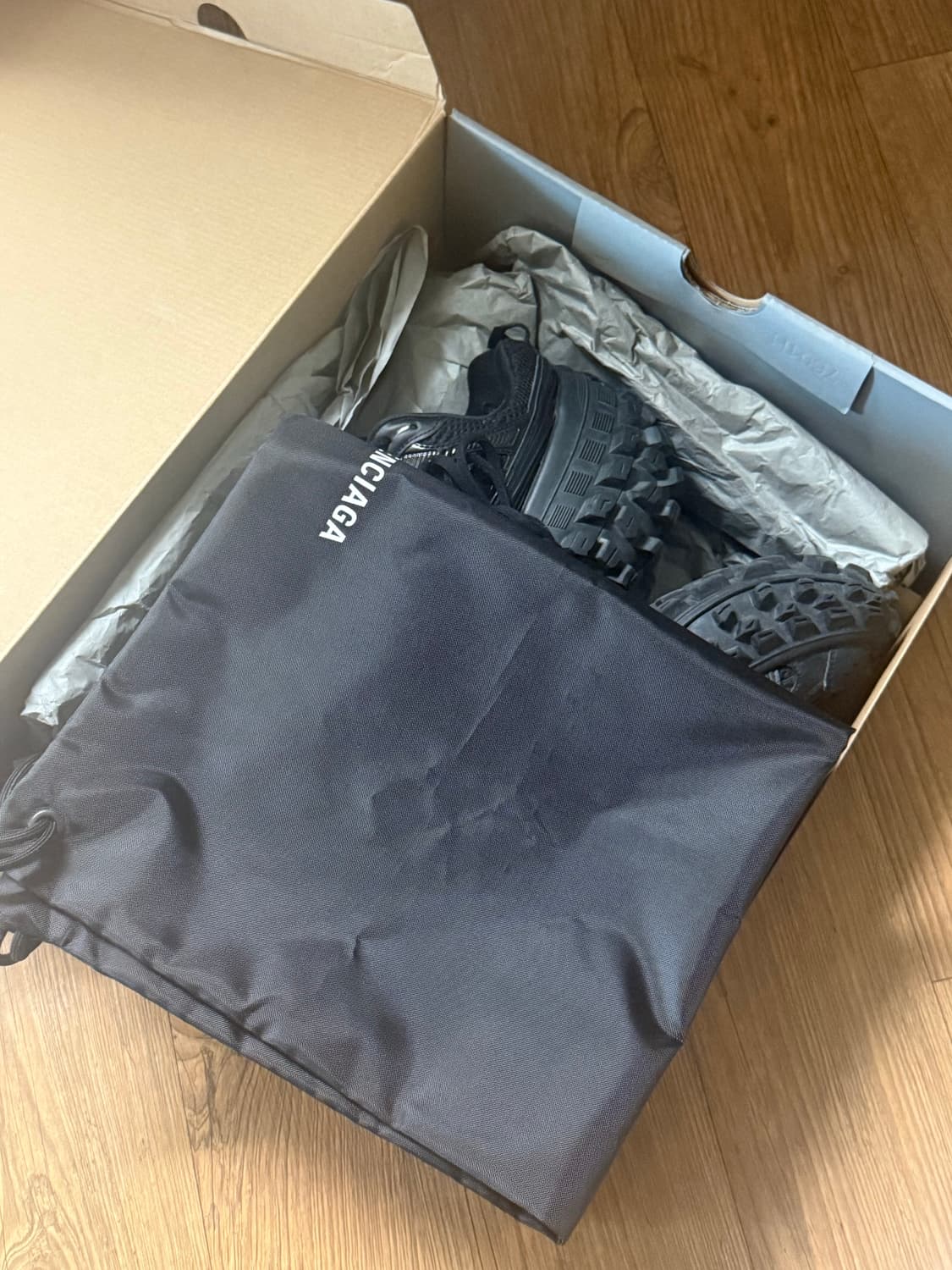 발렌시아가 디펜더 41사이즈 상품이미지4