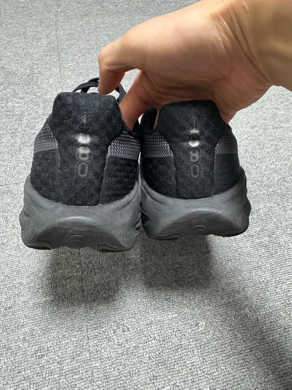 (285/2e)뉴발란스 1080 v14 올블랙 판매합니다 상품이미지4