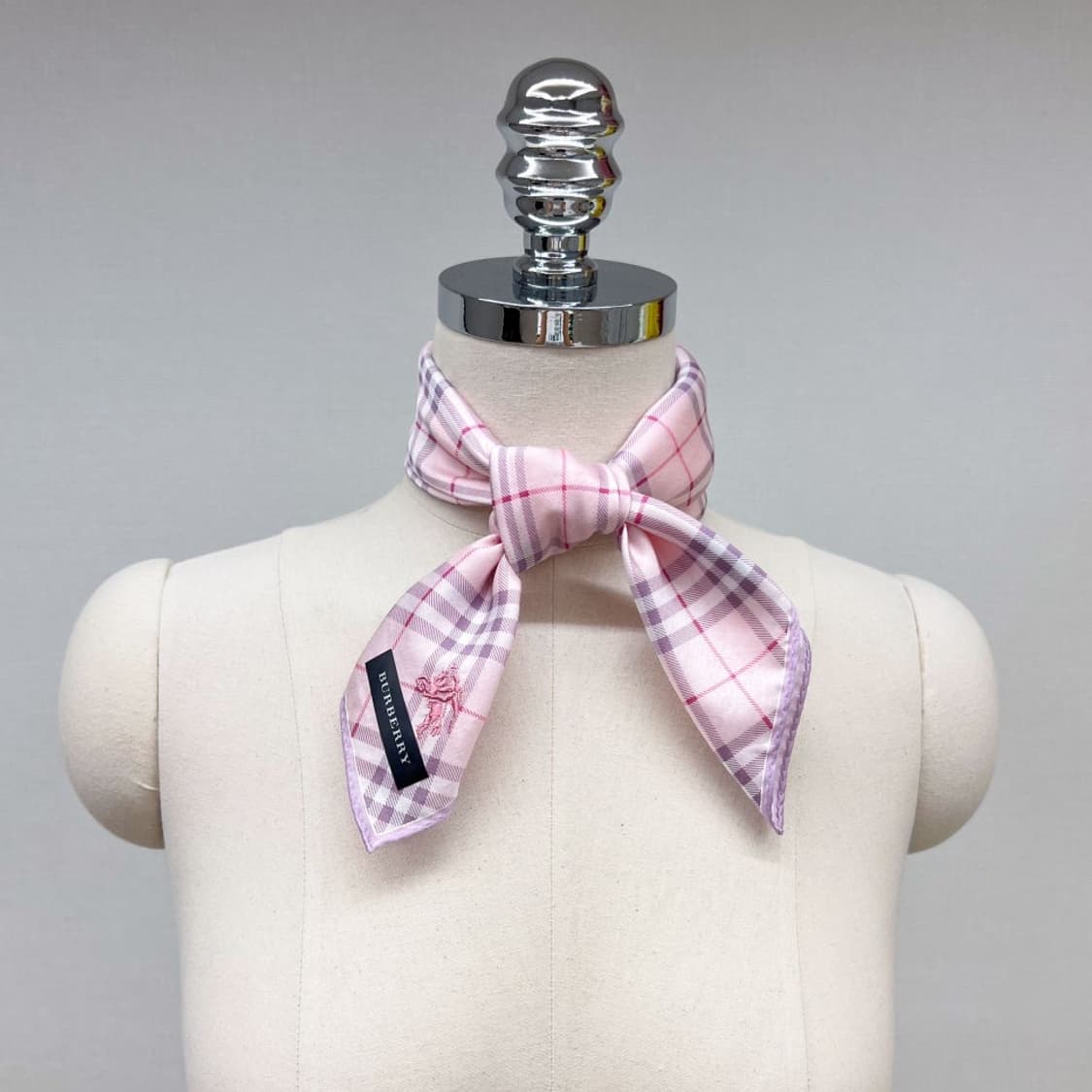 (새상품) burberry /버버리 쁘띠스카프 손수건 상품이미지9