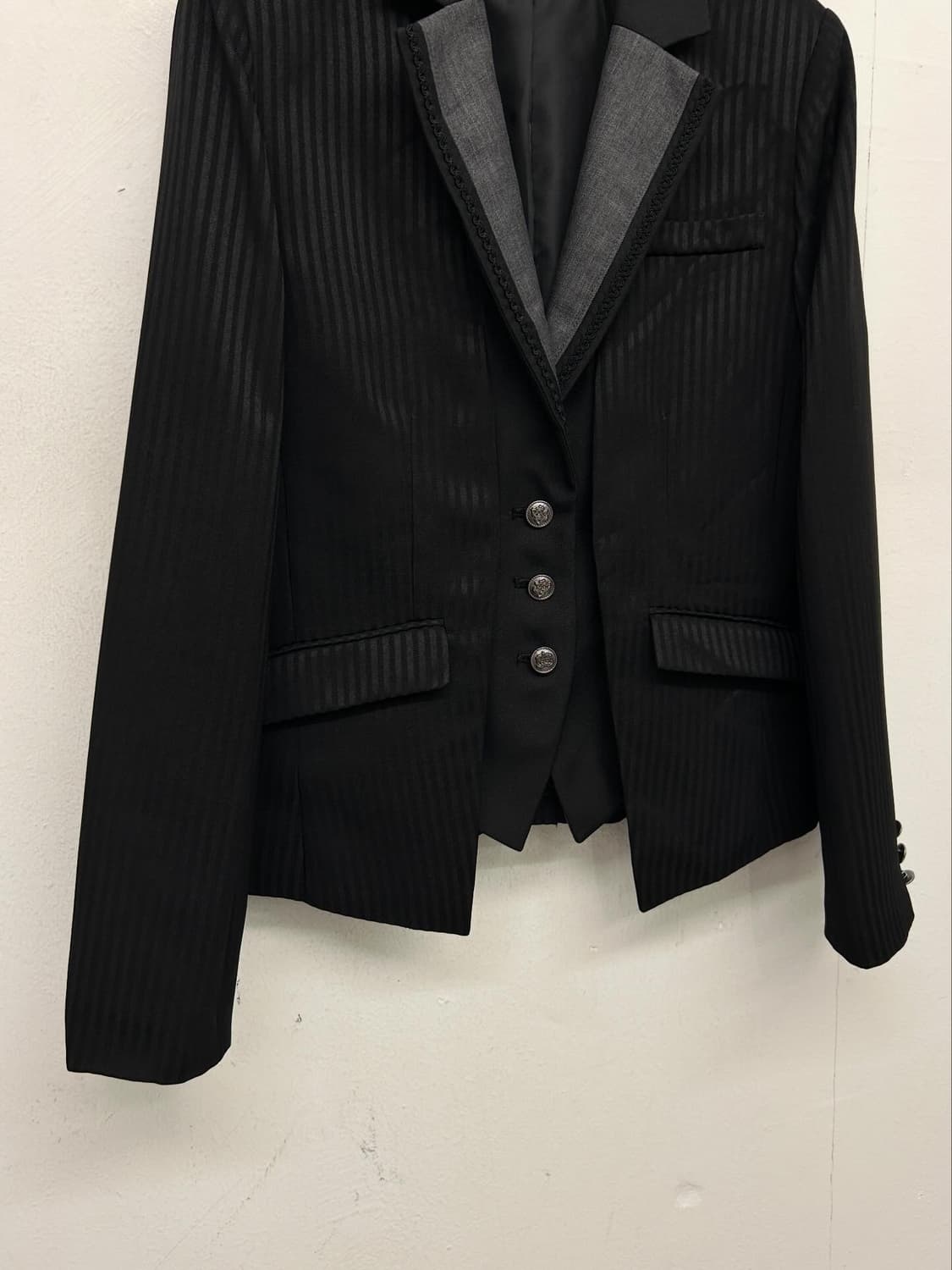 미치코런던 Y2K 블랙 자켓 + 플리츠 스커트 셋업 상품이미지4