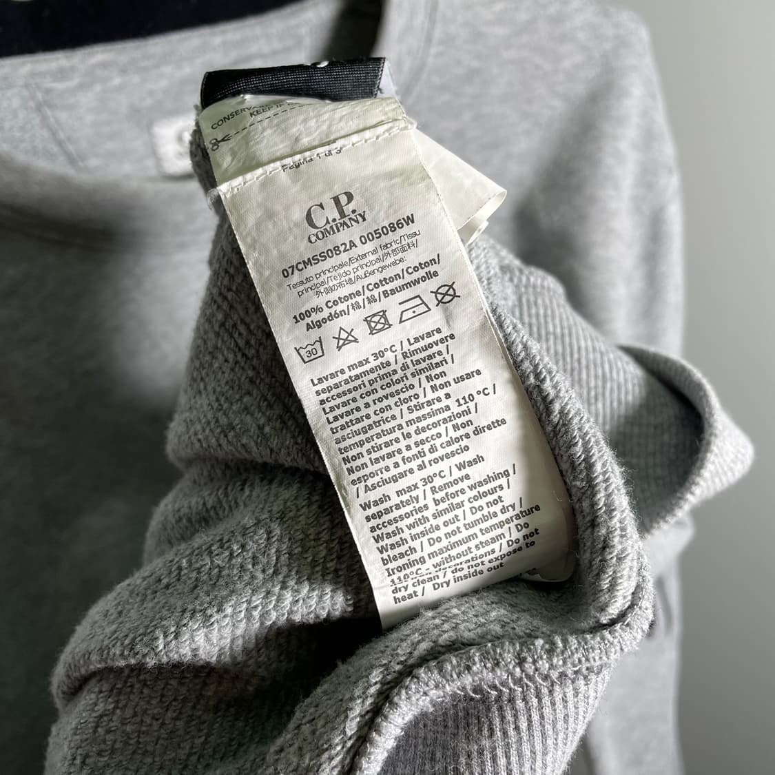 CP컴퍼니 사이드 렌즈 맨투맨 그레이 상품이미지9