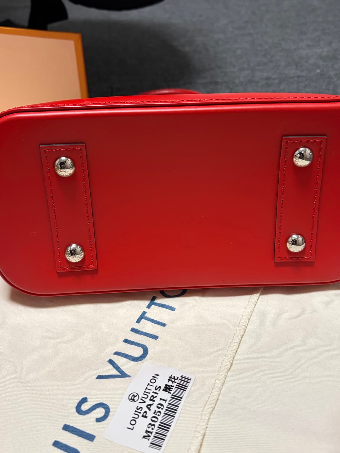 루이비통 알마bb 에피 레드 상품이미지3
