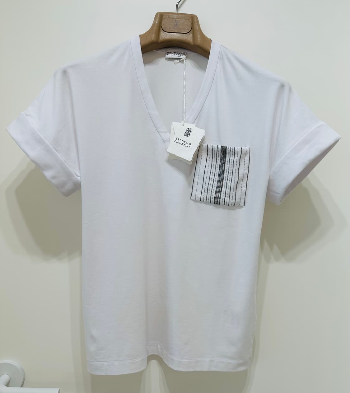 브루넬로 쿠치넬리 새상품 브이넥 숏 슬리브 티셔츠 상품이미지1