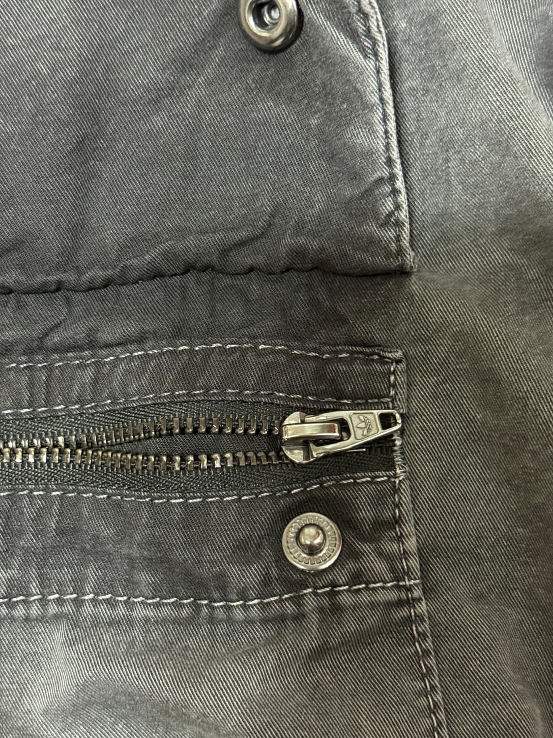 아디다스 아딜레늄2 워시드 봄버 자켓 L 사이즈 판매합니다. 상품이미지9