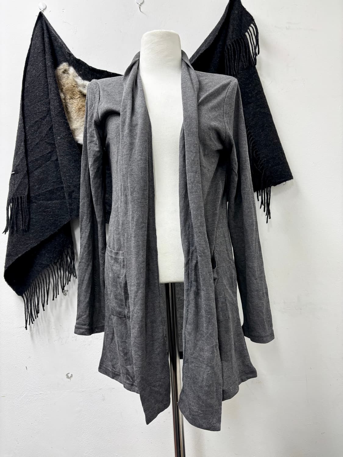 “Vintage” Y2K Draped Grey Cardigan 상품이미지1