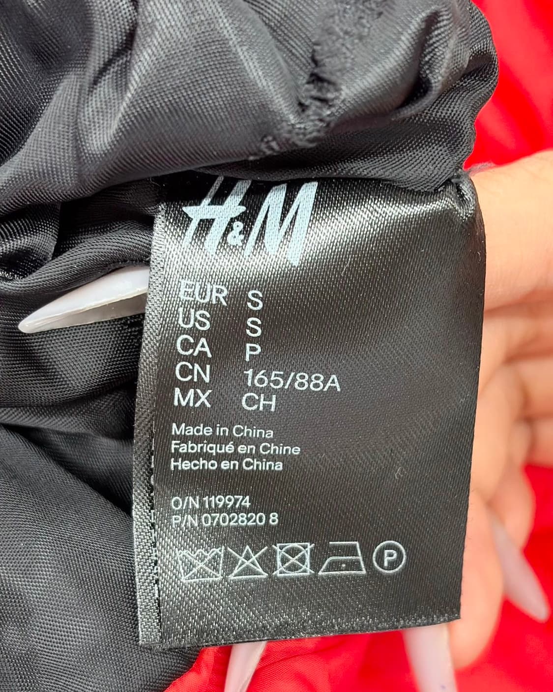h&m x 모스키노 레드 크롭 푸퍼 패딩  상품이미지9