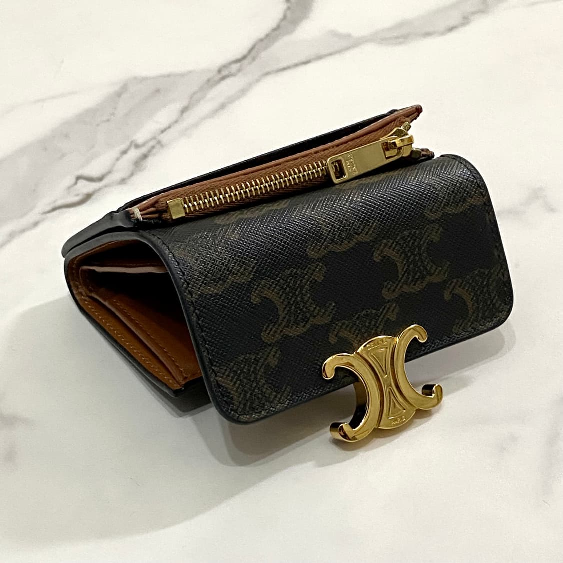 셀린느 트리옹프 캔버스 코인 컴팩트 월렛 반지갑 탄 상품이미지9