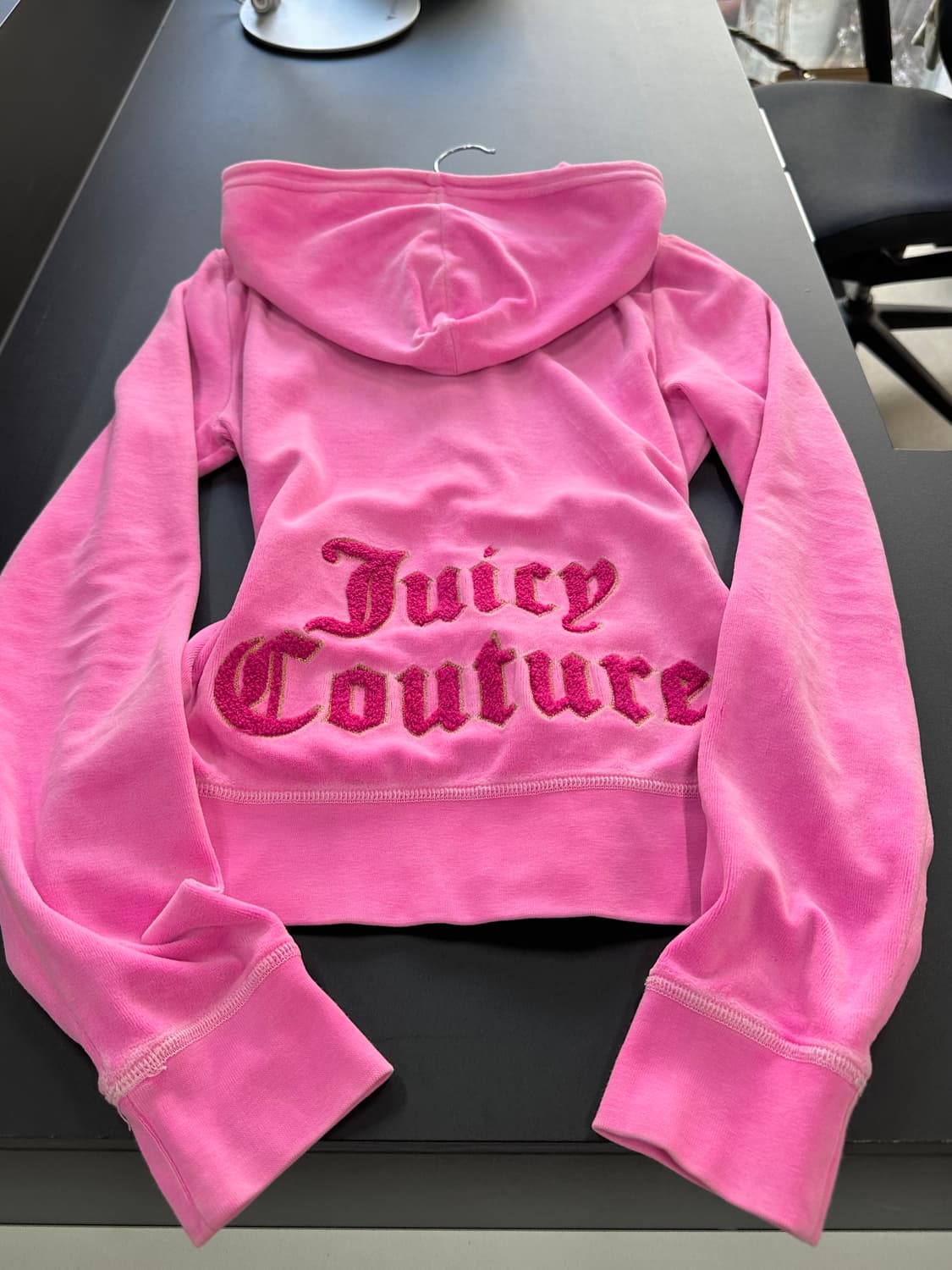 쥬시꾸뛰르 플러피로고 벨루어 후드집업 핑크 상품이미지4