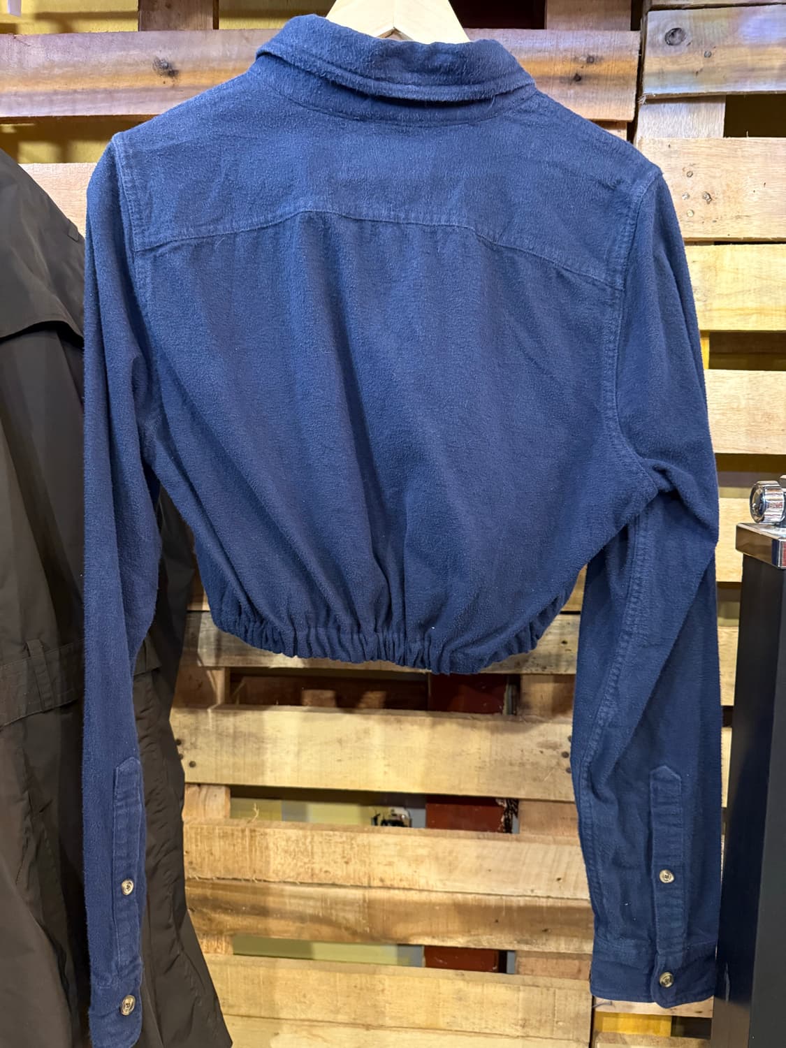 칼하트 네이비 리메이크 크롭 셔츠 자켓 상품이미지3