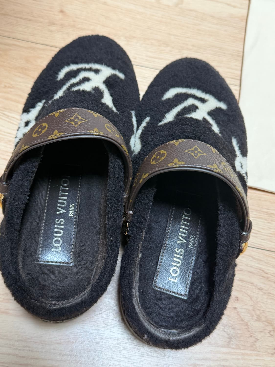 루이비통, 아스펜 컴포트 시어링 뮬 브라운 37사이즈 상품이미지4