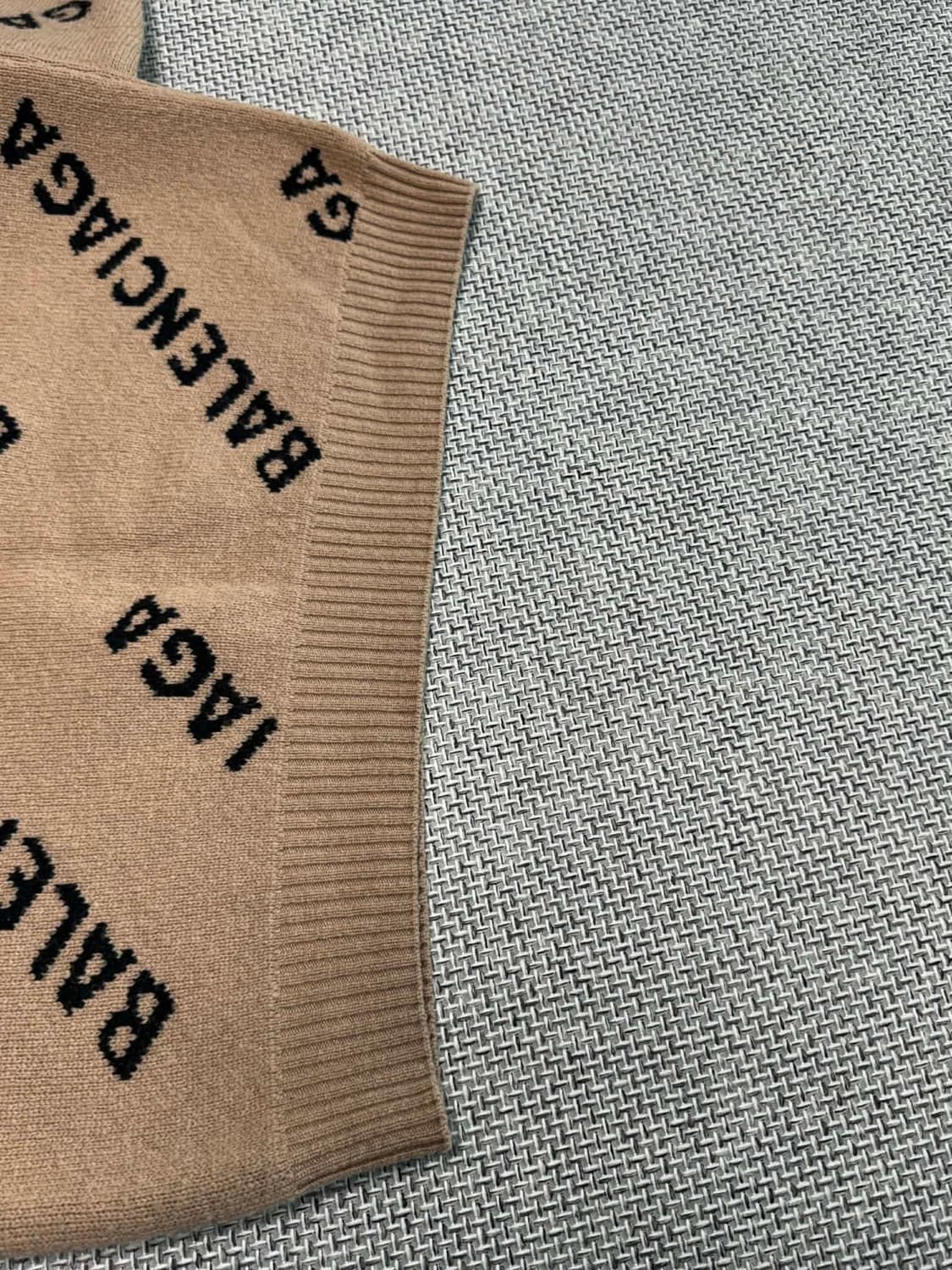 발렌시아가 멀티로고 니트 상품이미지2