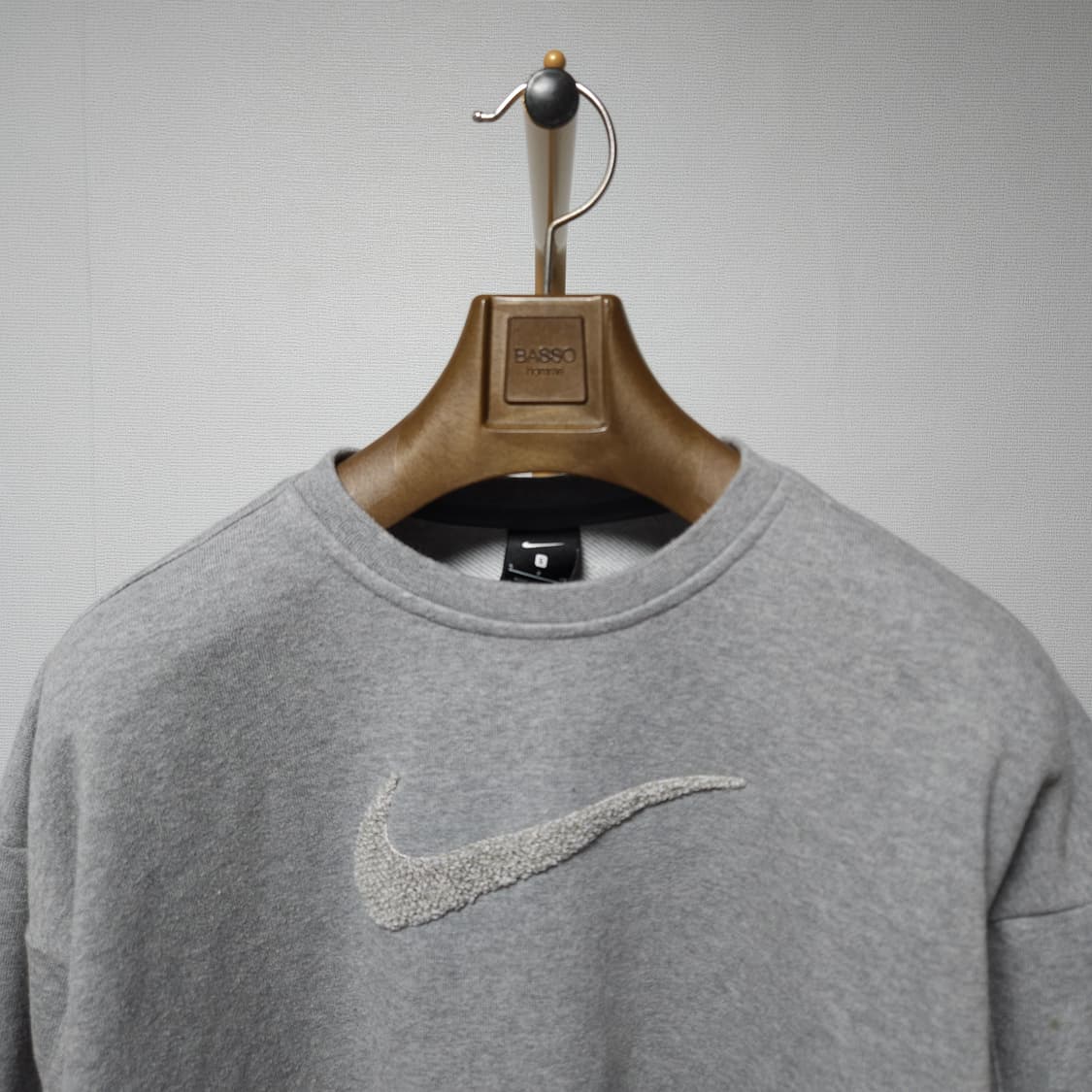 S ) 나이키 스우시 자수 크롭 맨투맨 그레이 상품이미지2