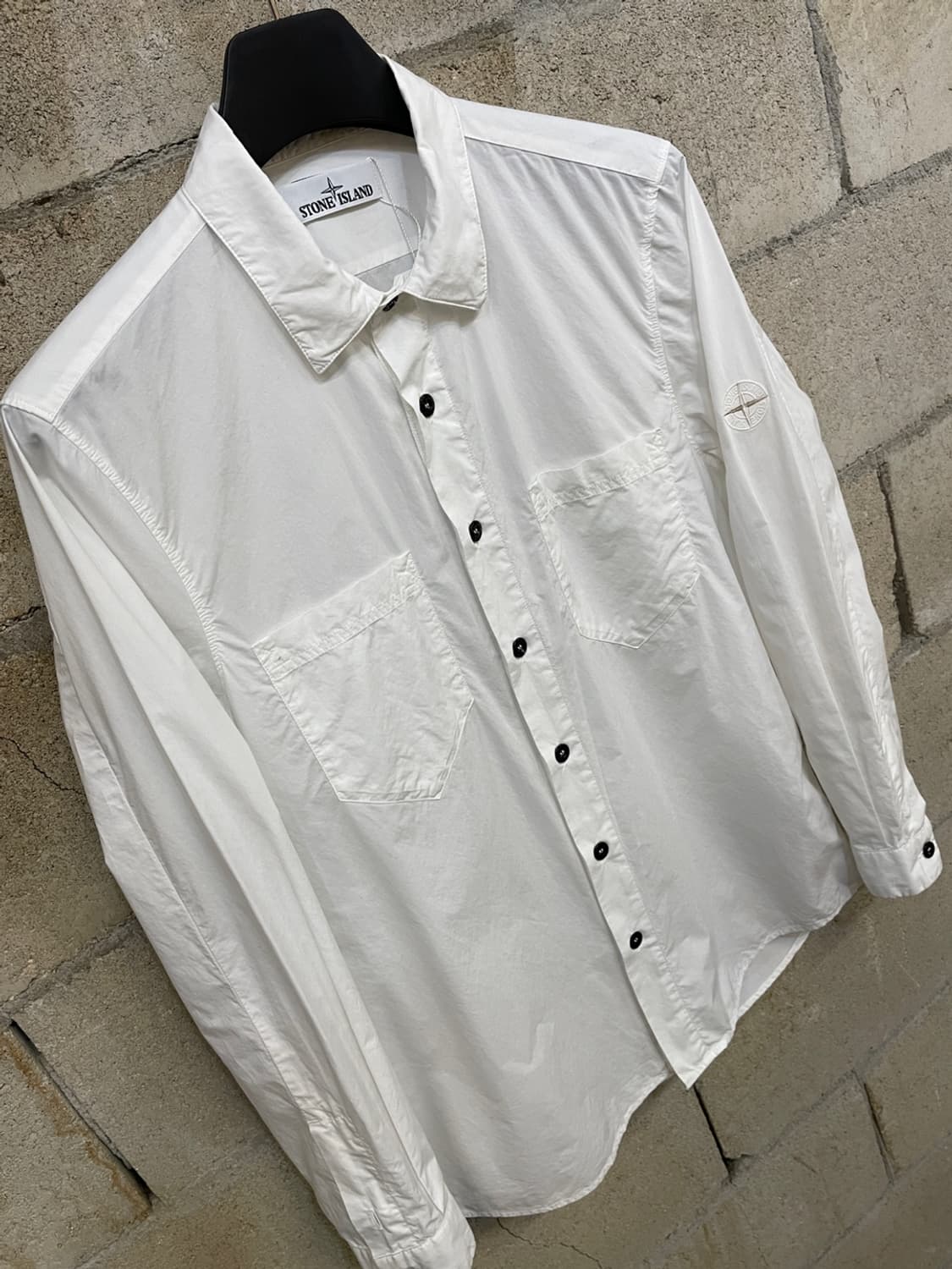 스톤 아일랜드 자수 로고 화이트 셔츠 상품이미지8