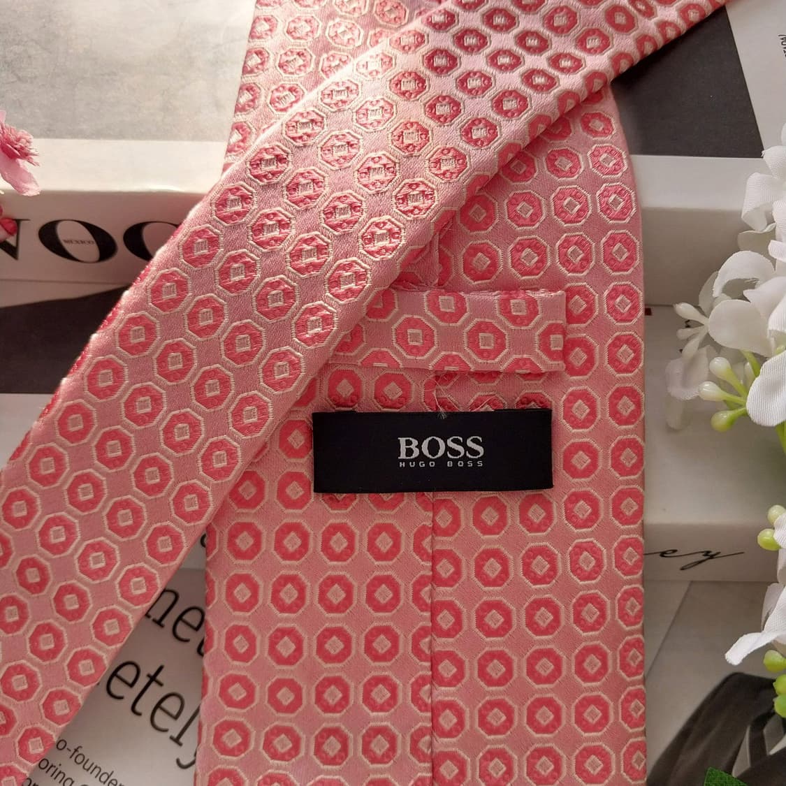 휴고 보스 실크 핑크 기하 패턴 넥타이 9cm A등급 K1631
 상품이미지6