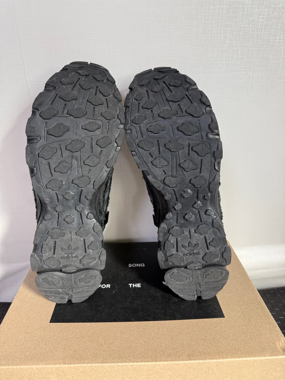 아디다스 X 송포더뮤트 쉐도우터프 블랙 상품이미지2