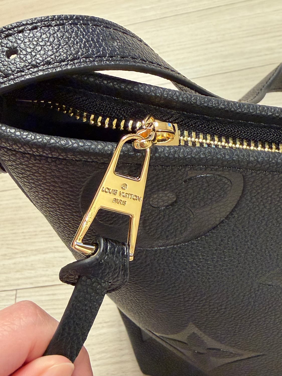 루이비통 앙프렝뜨 숄더백 상품이미지4