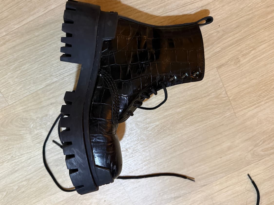 발렌시아가 스트라이커 부츠  상품이미지4