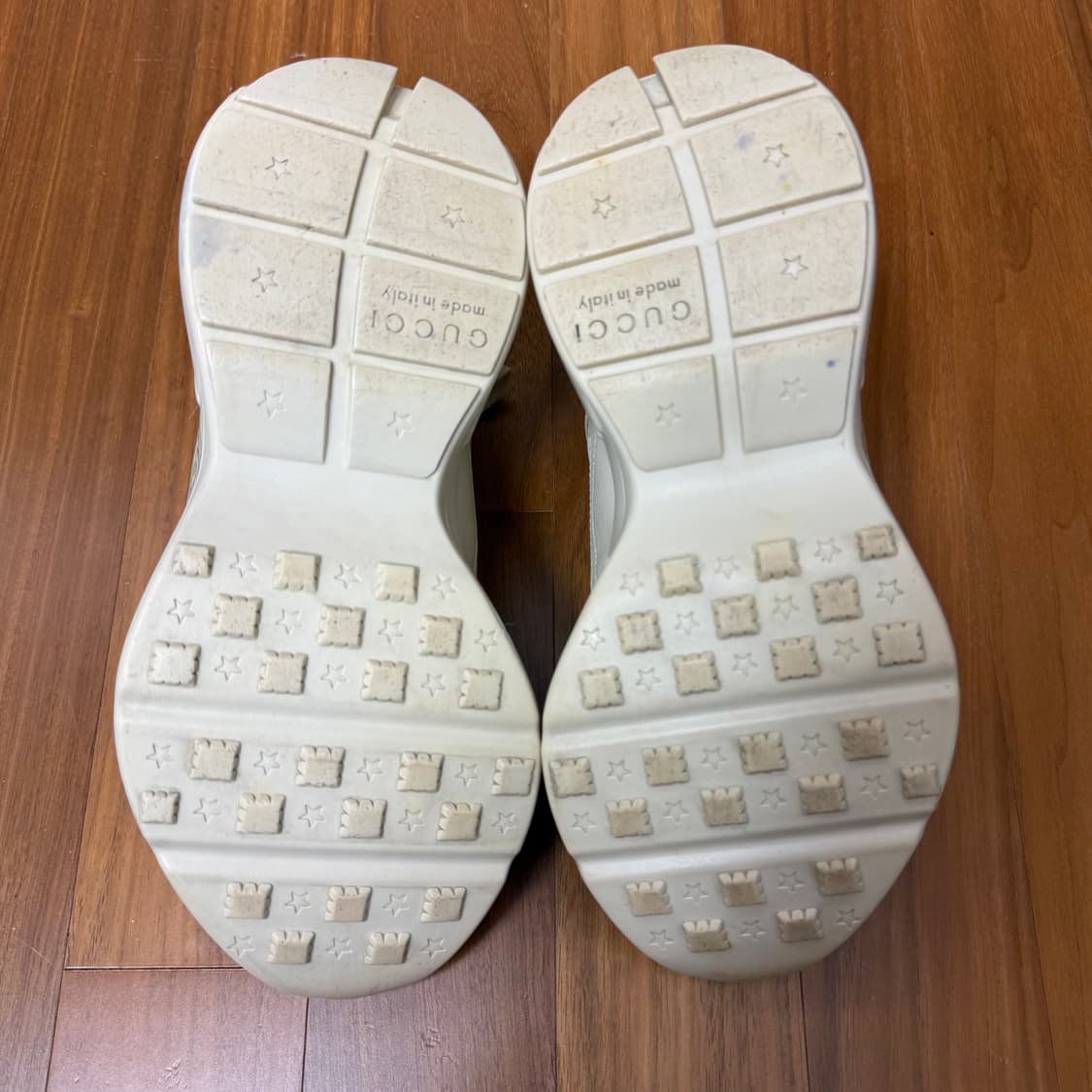 36 (W) 구찌 롸이톤 레더 스니커즈 띠 로고 상품이미지4