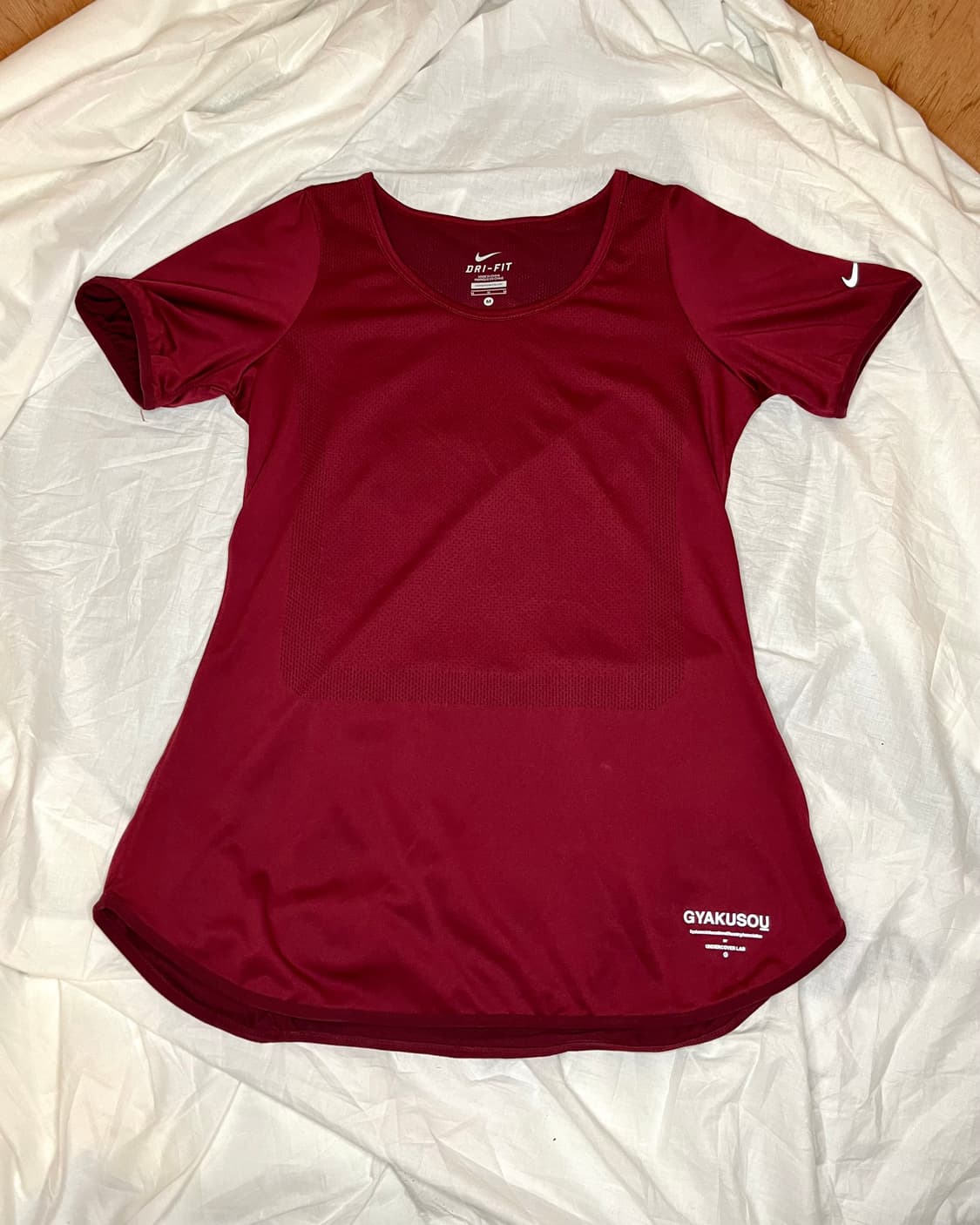 언더커버 나이키 갸쿠소우 버건디 드라이핏 러닝 반팔 상품이미지1