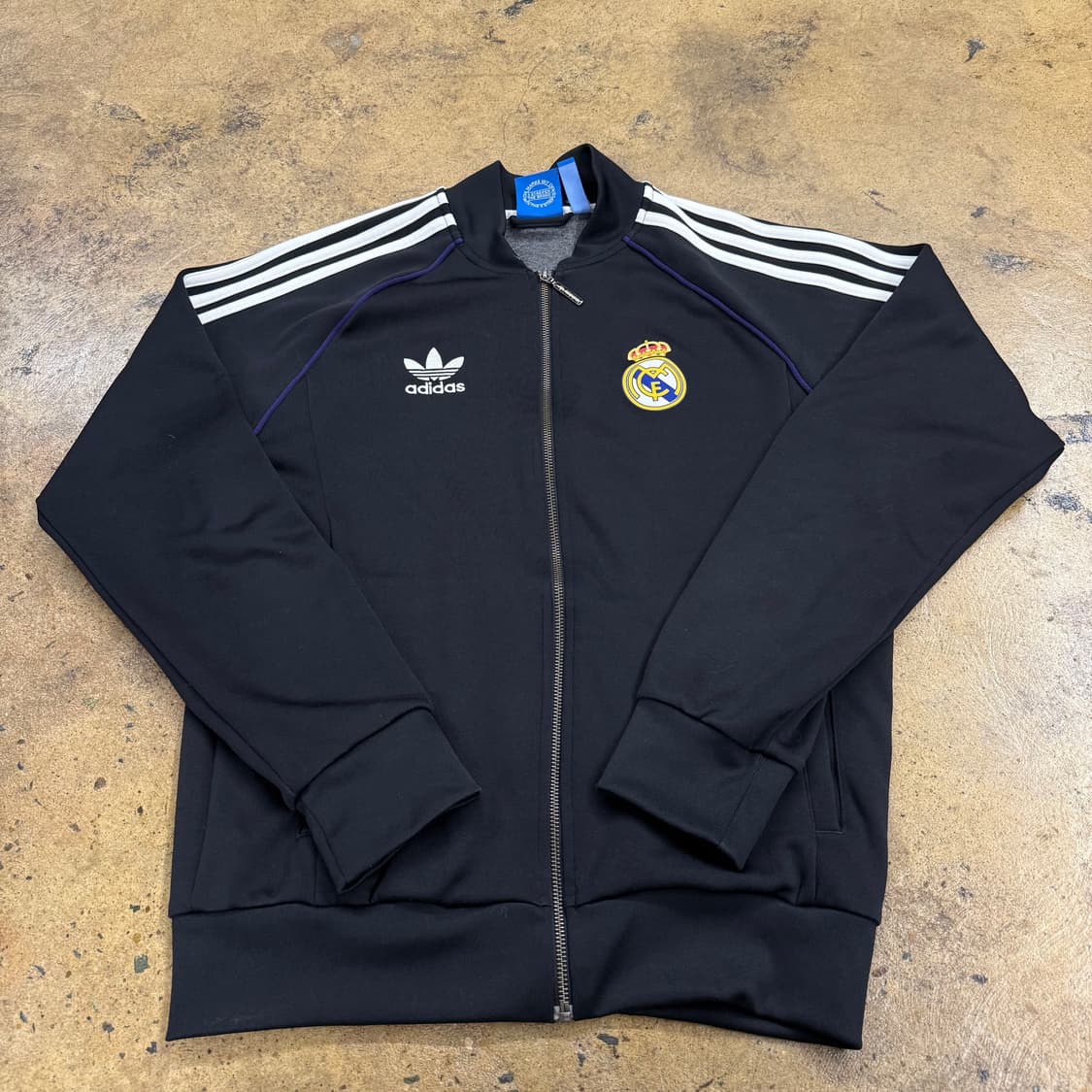 아디다스 레알 마드리드 블랙 오리지널 파이어버드 퍼플 디테일 져지 트랙탑 상품이미지2