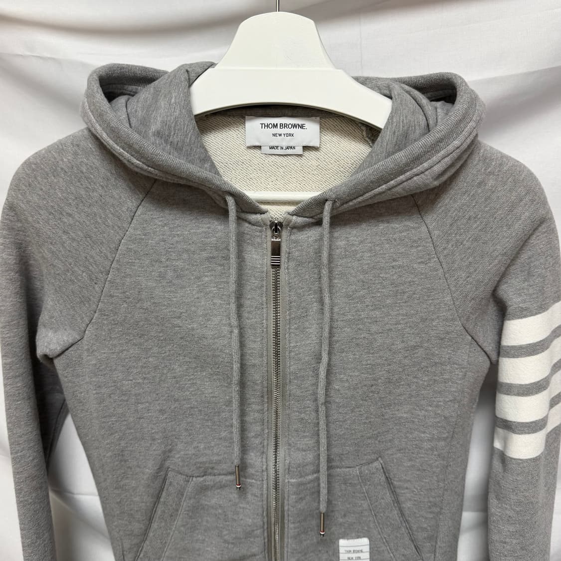 [S+급/40] 톰브라운 사선완장 여성 후드집업 그레이 상품이미지3