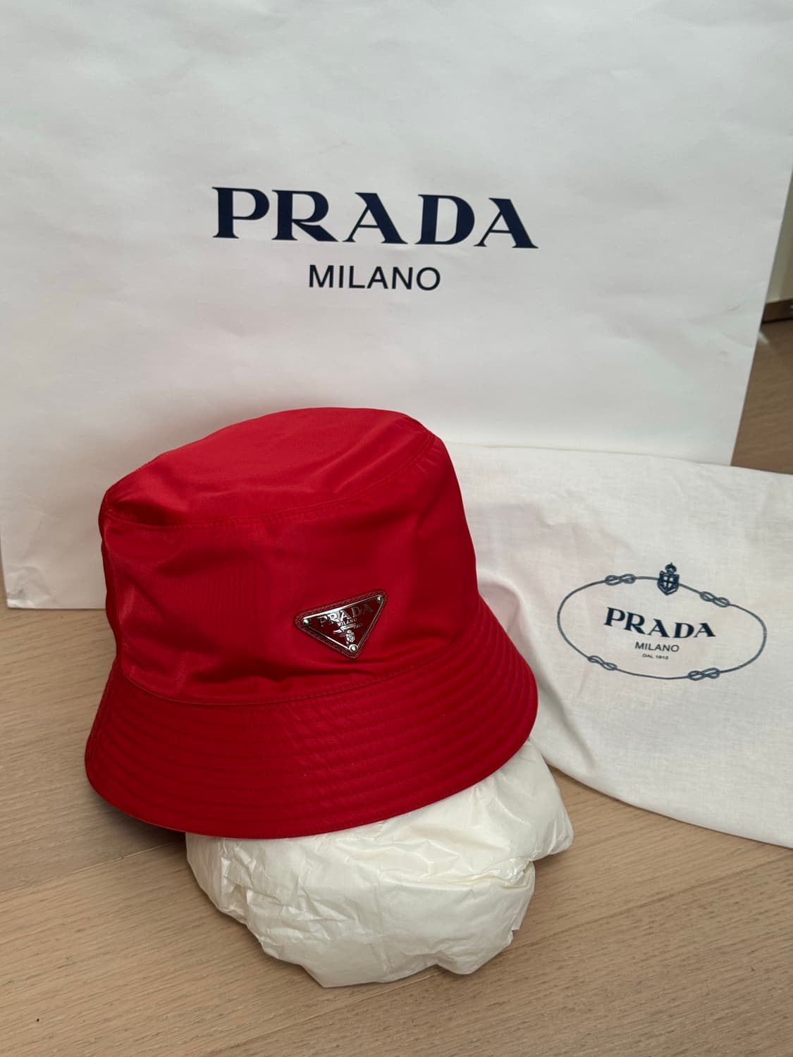 프라다 리나일론 버킷햇 레드 L (새상품) 상품이미지1