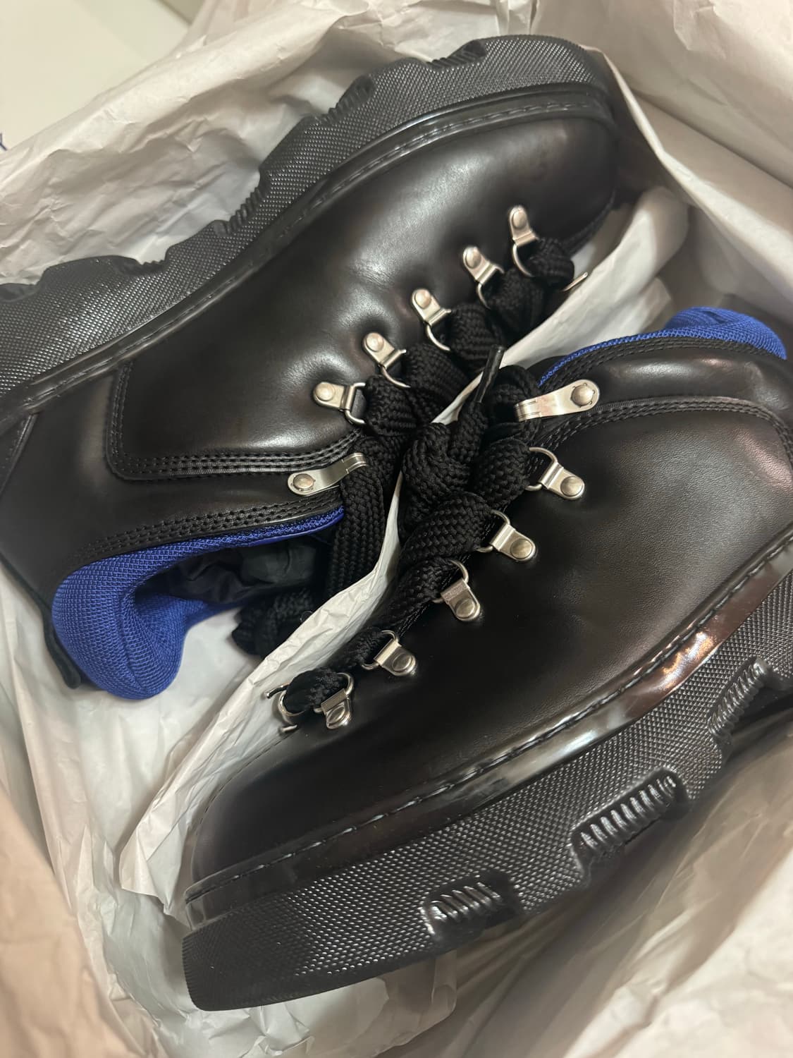 버버리 레더 트랙 부츠 블랙 색상 43사이즈 상품이미지2