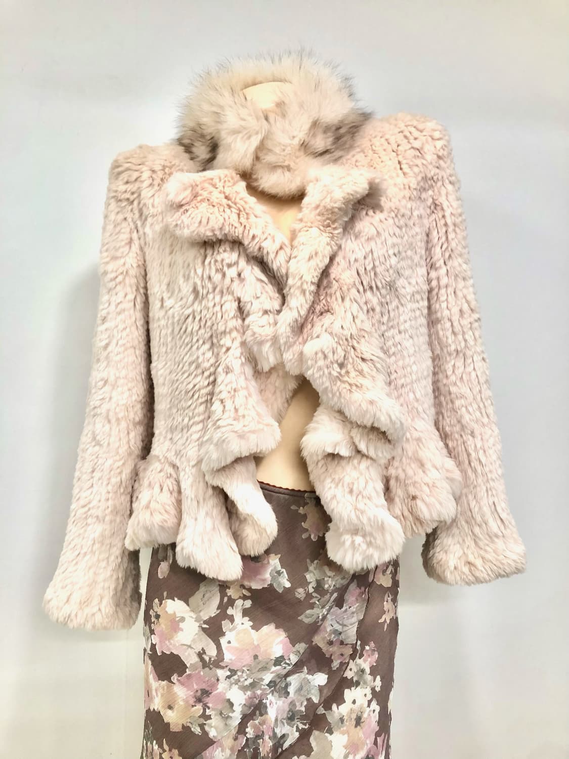 soft pink rabbit fur jacket with trim 상품이미지2