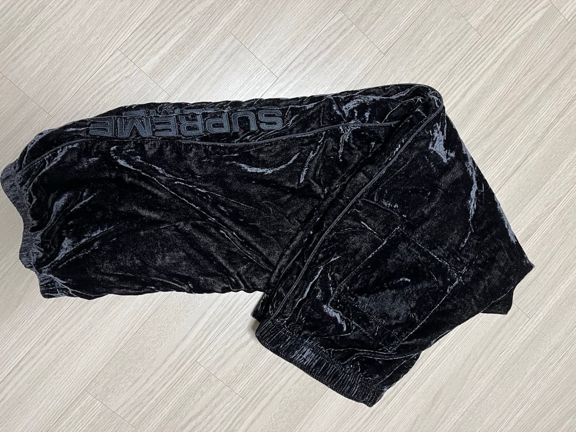 23fw 슈프림 벨벳 트랙 팬츠 상품이미지3