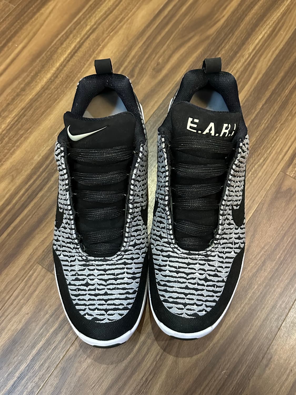 나이키 E.A.R.L 스니커즈  300~310 상품이미지1