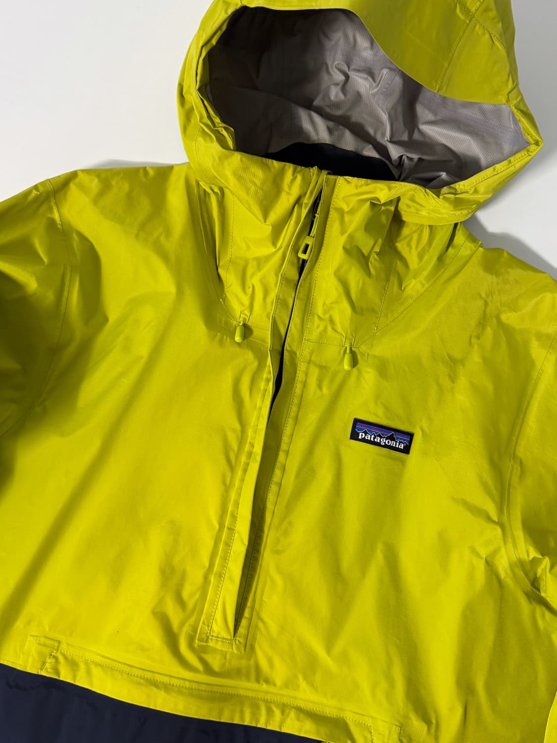 파타고니아 루즈핏 나일론 토렌쉘 배색 아노락 후드 자켓 상품이미지2