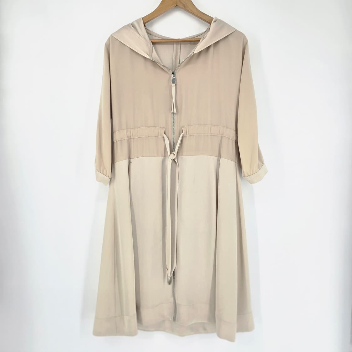 베이지 후드 지퍼 오픈형 원피스 상품이미지2