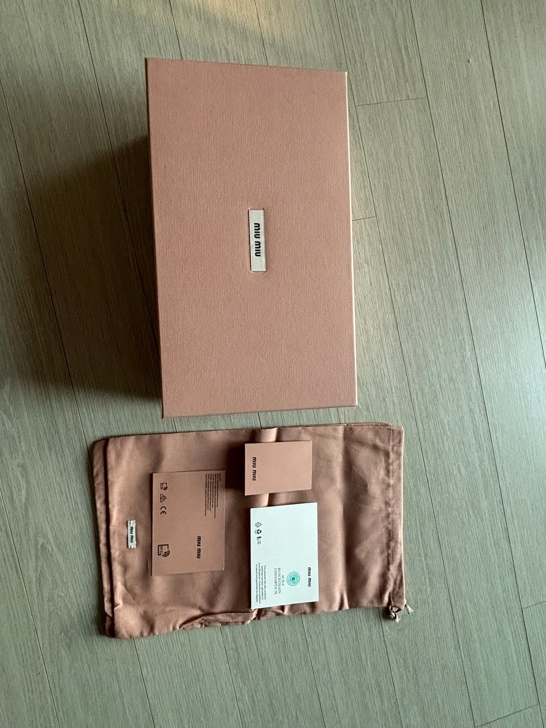 미우미우 감나지움 스니커즈  (42) 상품이미지9