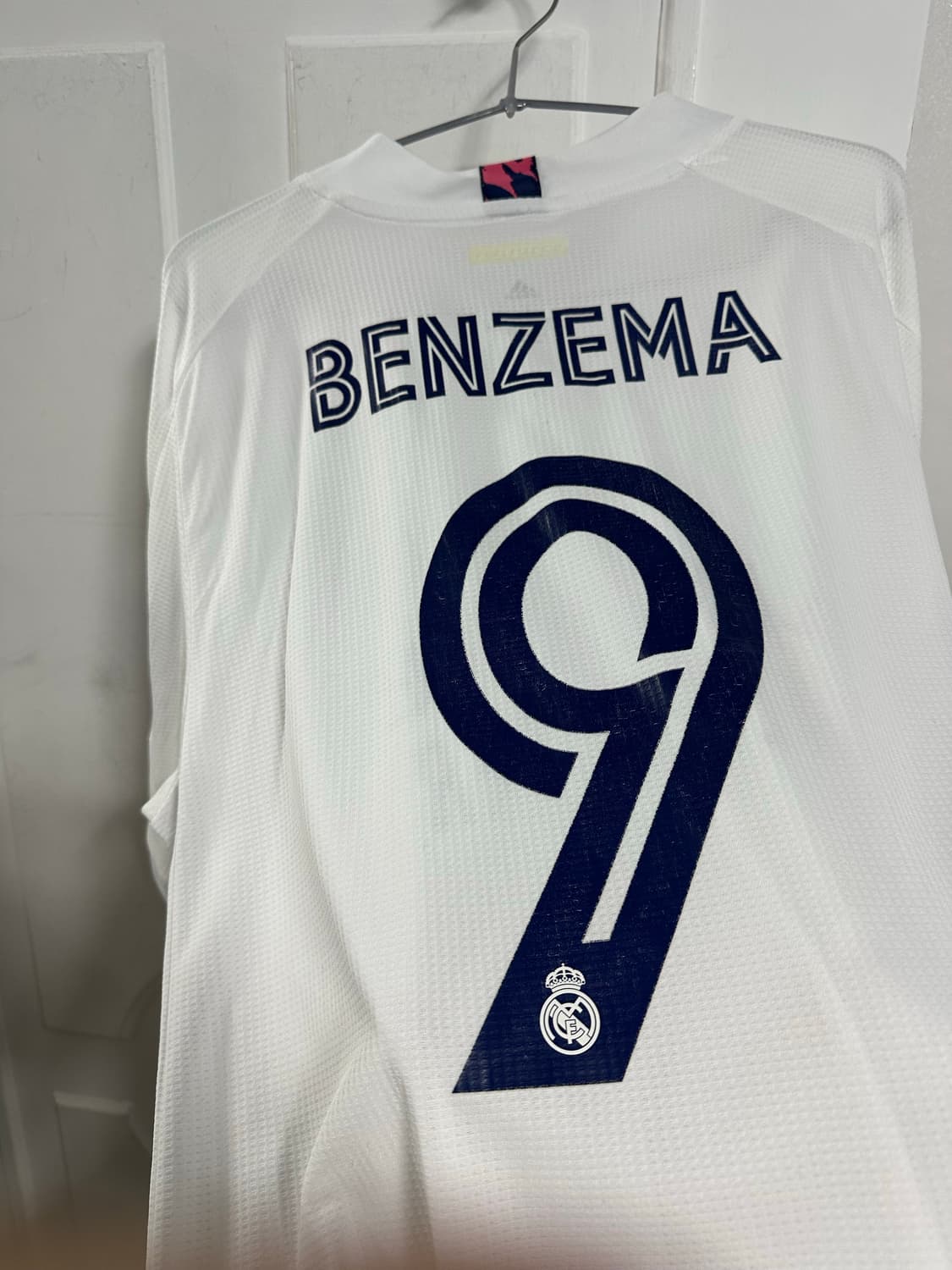 아디다스 21-22 레알마드리드 어센틱 벤제마 유니폼 상품이미지3