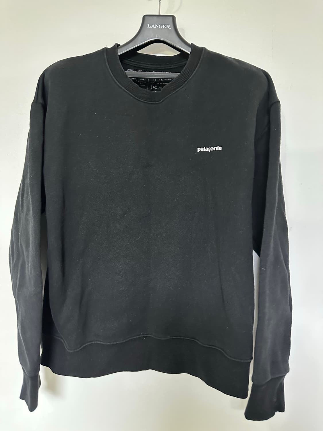 파타고니아 블랙 맨투맨 티셔츠 상품이미지1