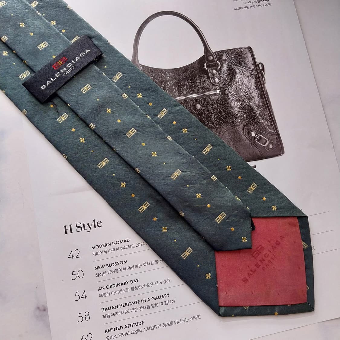 발렌시아가 실크 전체 로고 자수 넥타이 9.2cm B등급 K1937
 상품이미지5