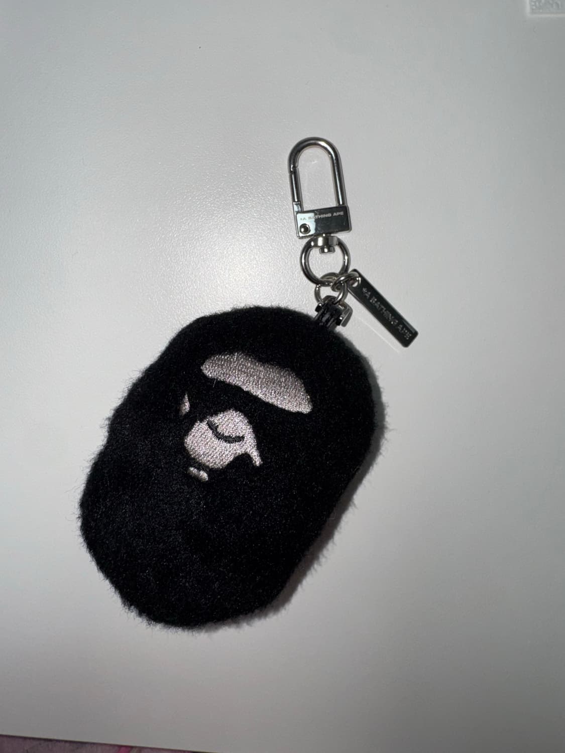 베이프 에이프 헤드 포우 퍼 키체인 블랙 상품이미지1