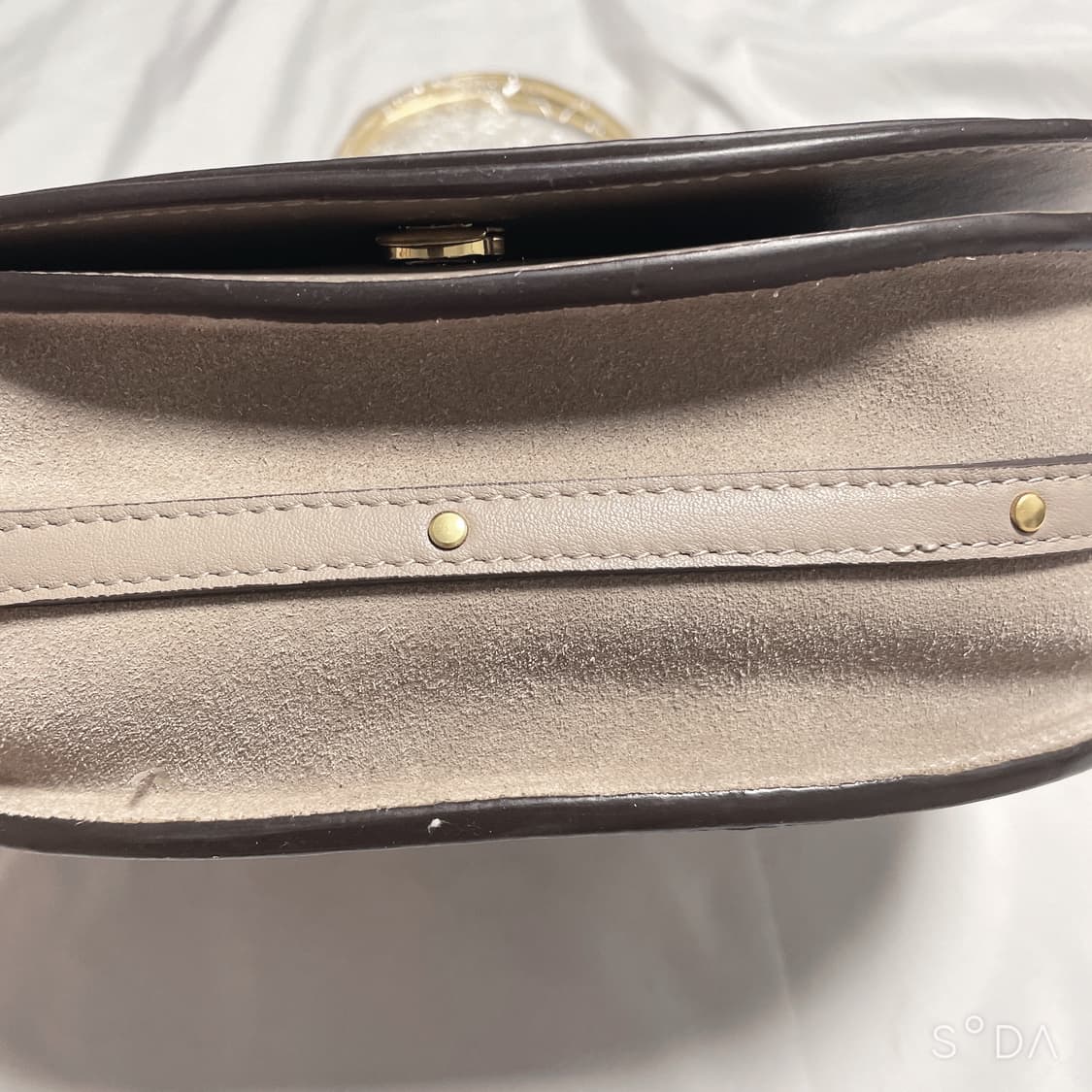 끌로에 나일백 연브라운 상품이미지3