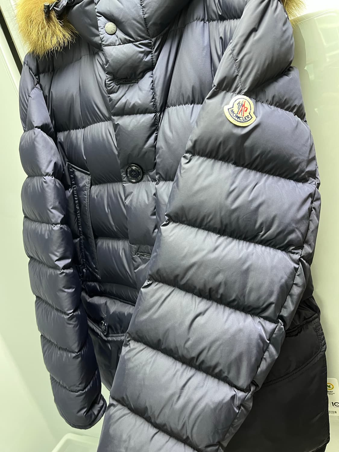 몽클레어 클루니 4사이즈 팝니다. 상품이미지2