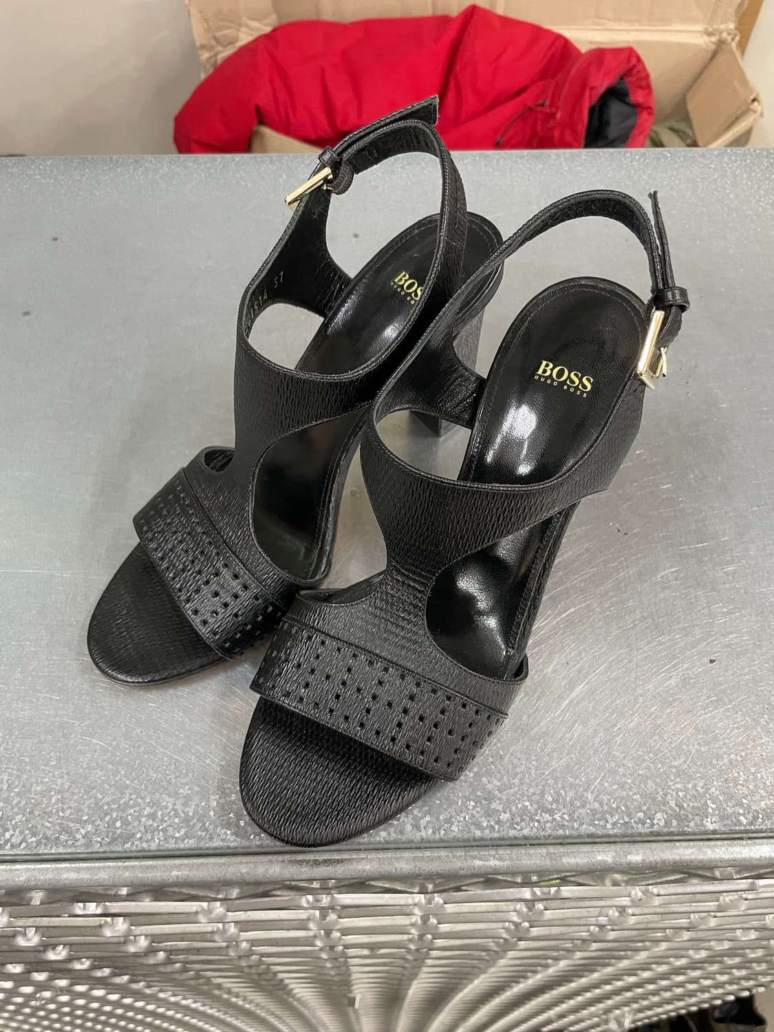 휴고 보스 IRIDE 앵클 스트랩 힐 37 상품이미지2