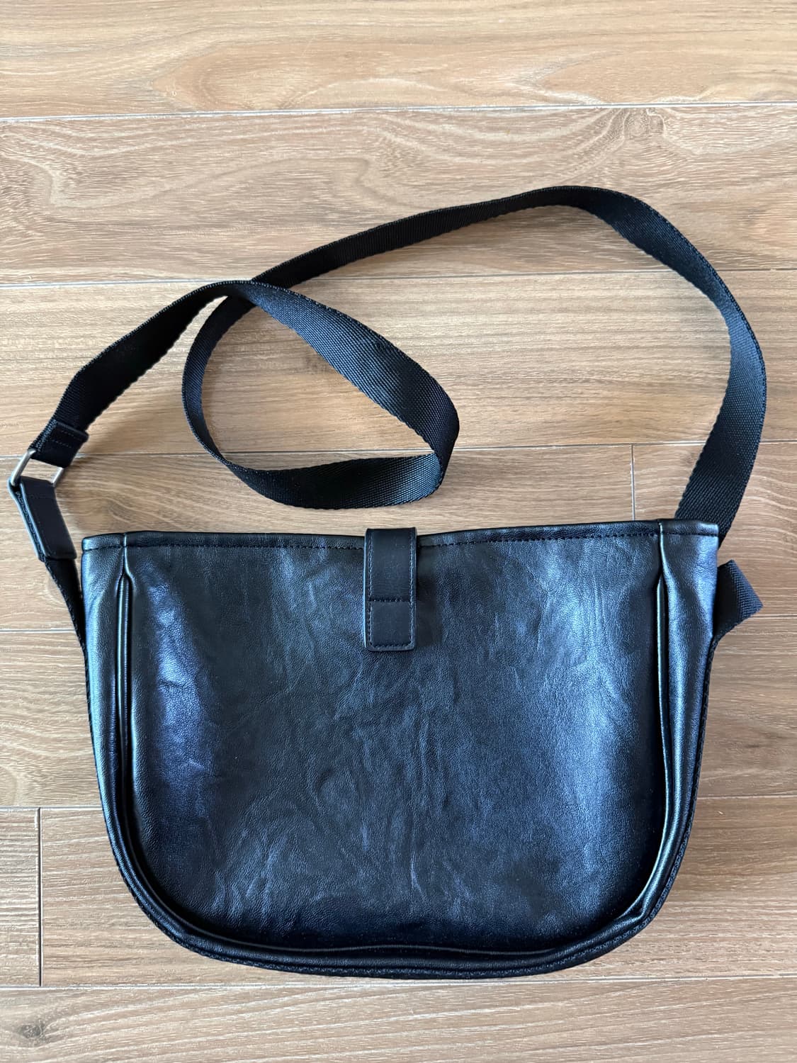 해칭룸 Wavy Bag Mini Faux Leather Black 상품이미지2
