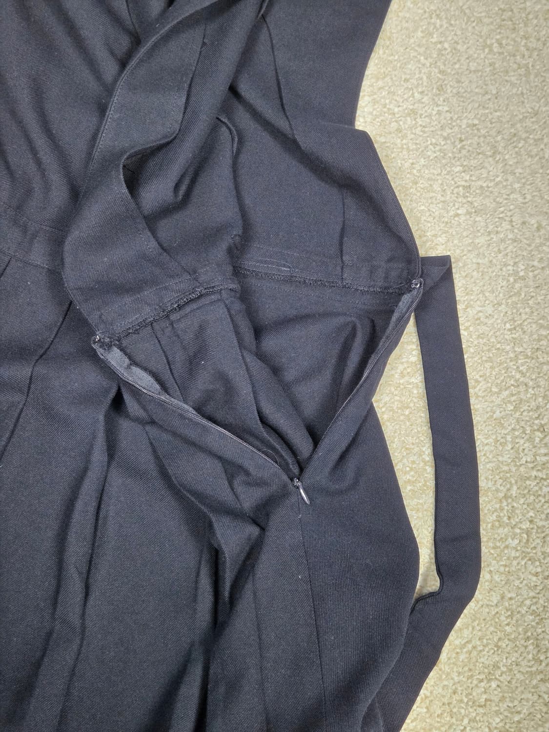 [스튜디오 톰보이] 딥 브이넥 핀턱 슬리브리스 원피스 | 00269 상품이미지6