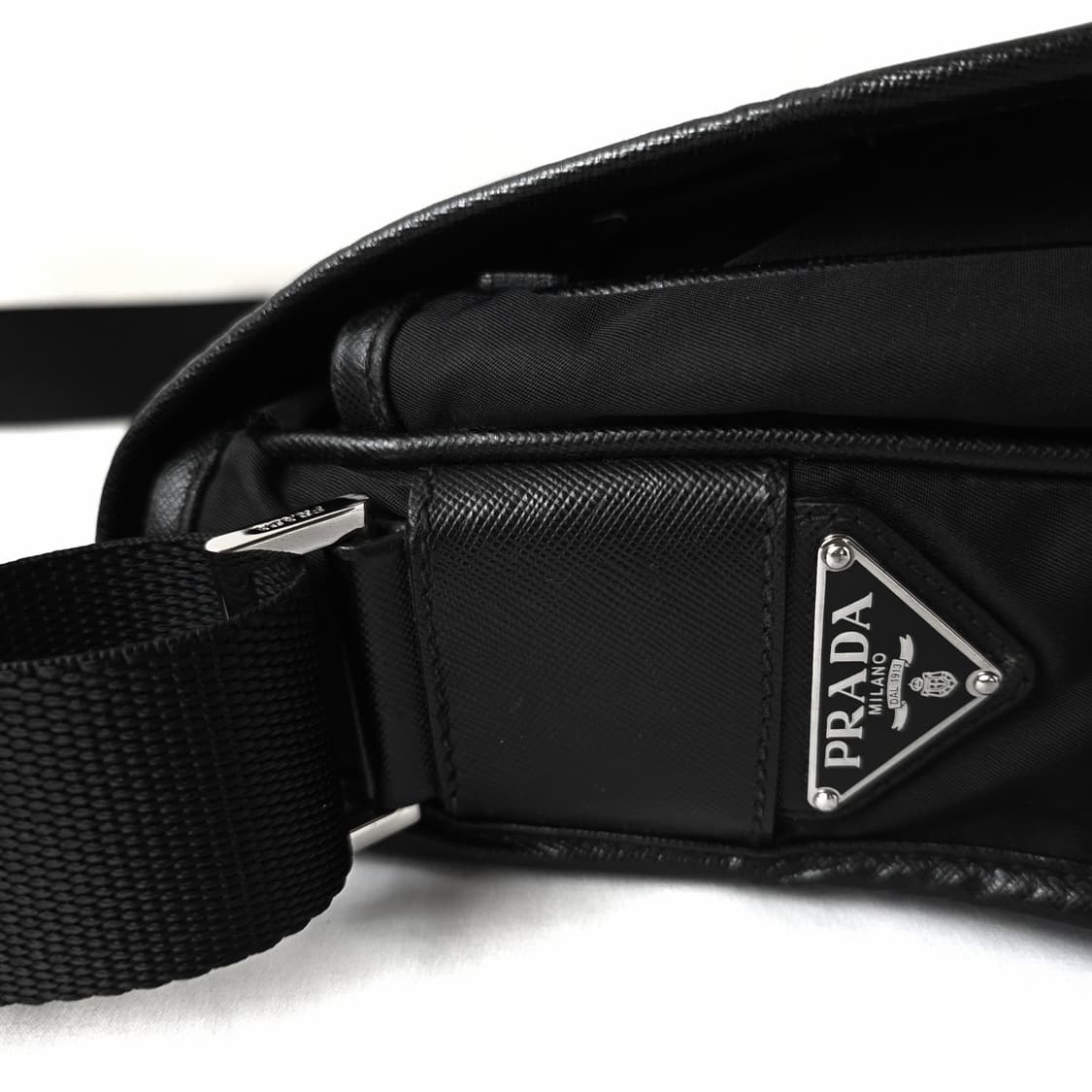 [정품 PRADA] 프라다 투버클 나일론 크로스백 메신저백 남녀공용 상품이미지3