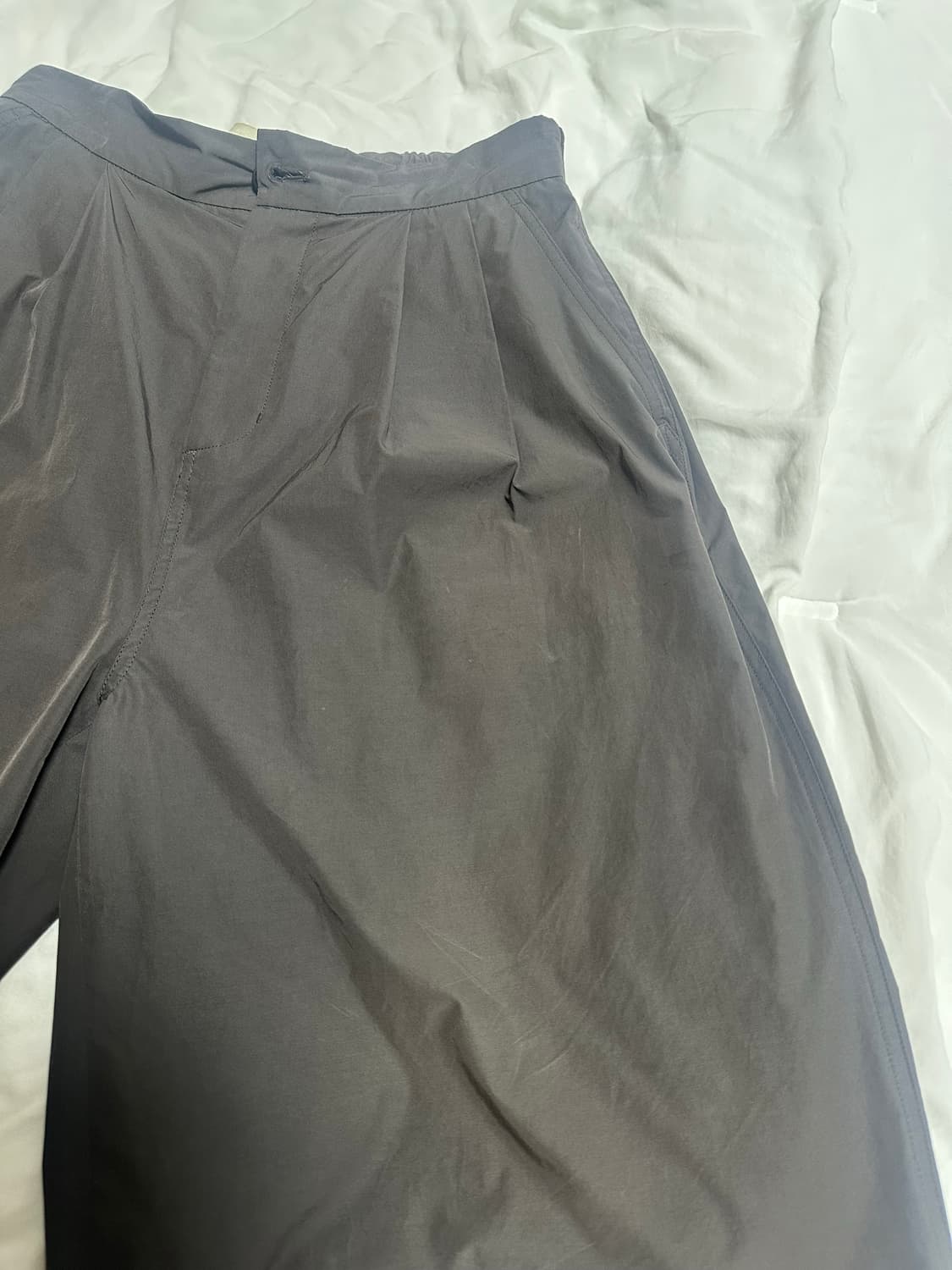 [M] 아모멘토 24ss 투턱 와이드 버뮤다 쇼츠 챠콜 상품이미지5