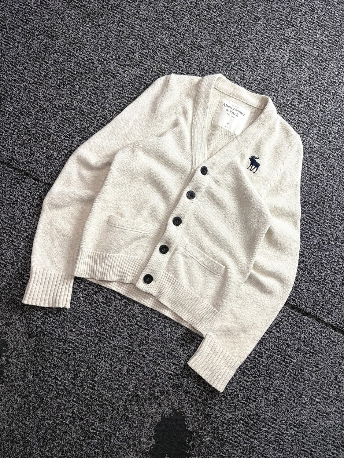 아베크롬비 앤 피치 자수로고 미니멀 가디건 3243 상품이미지1